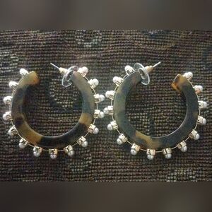 "Off Park Collection" Tortoise Shell & Pearl Simulant Hoop Earrings